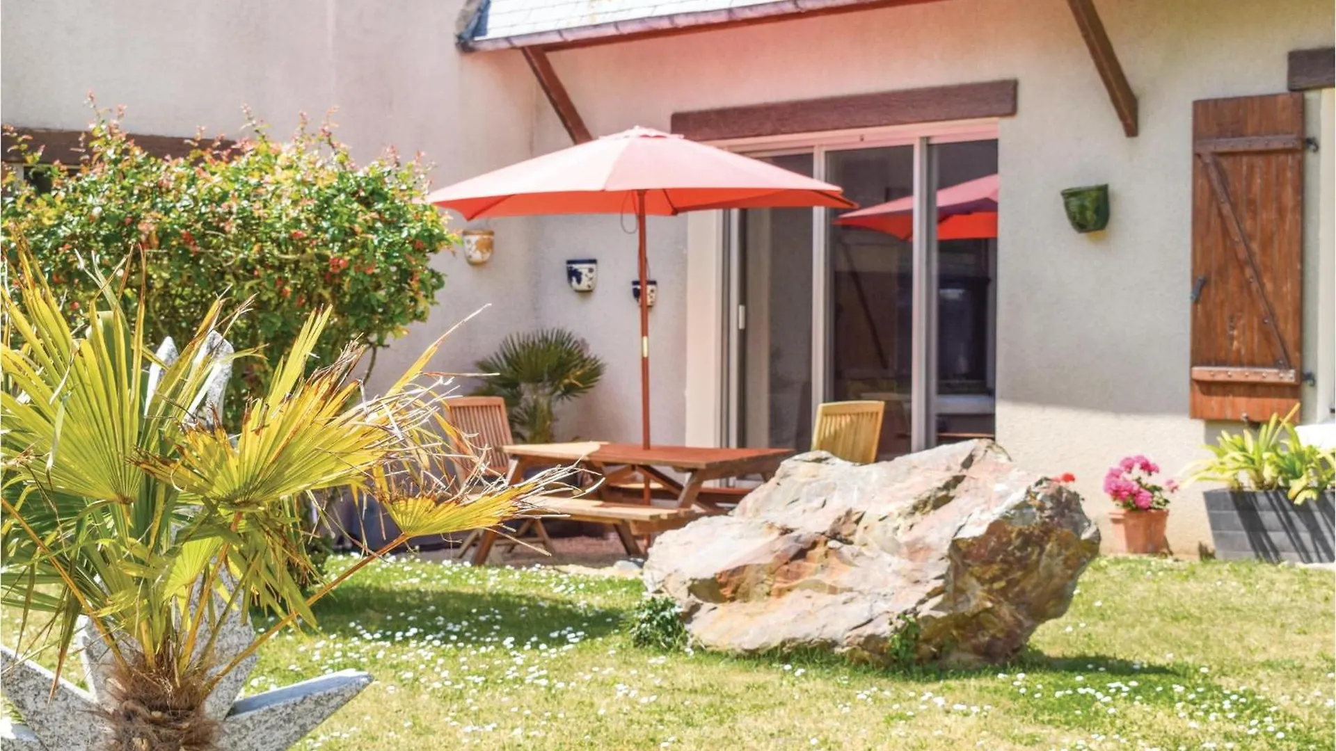 3 Bedroom Nice Home In Santec 0*,  France